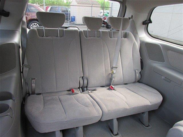 2007 Hyundai Entourage FWD 4dr Sport