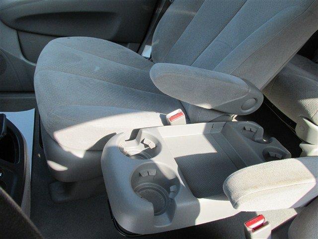 2007 Hyundai Entourage FWD 4dr Sport