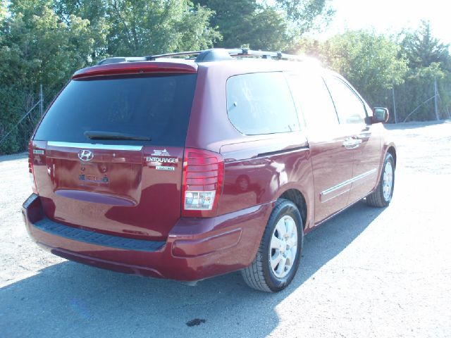 2007 Hyundai Entourage SLT 25