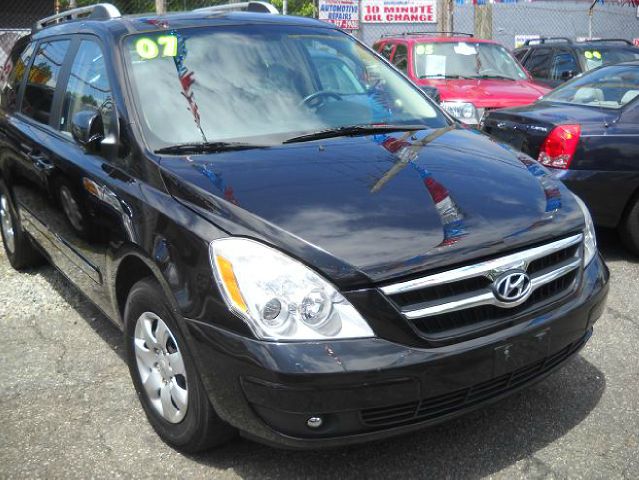 2007 Hyundai Entourage FWD 4dr Sport
