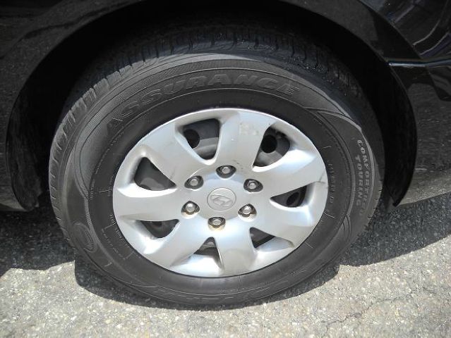 2007 Hyundai Entourage FWD 4dr Sport