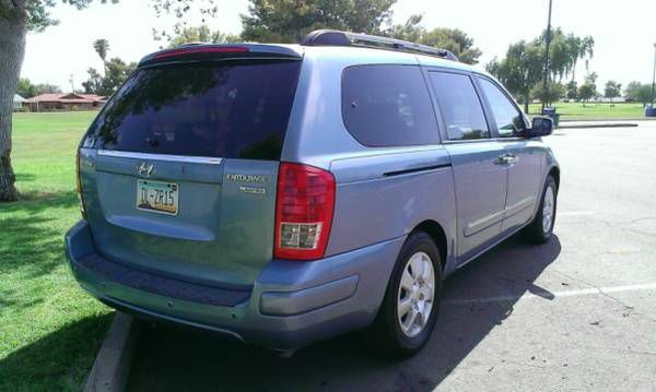 2007 Hyundai Entourage SLT 25