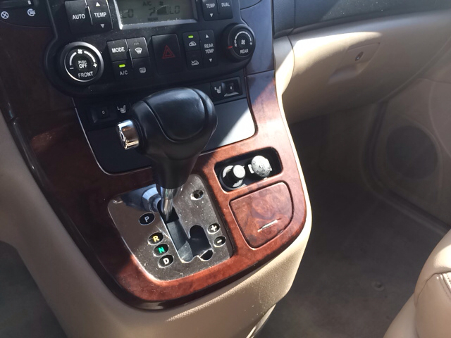 2007 Hyundai Entourage 2500 Xtended Cargo Van W. Rack