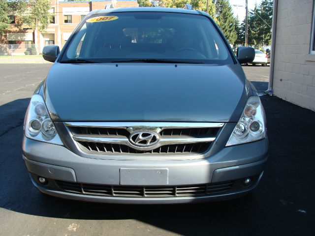 2007 Hyundai Entourage FWD 4dr Sport