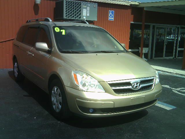 2007 Hyundai Entourage FWD 4dr Sport
