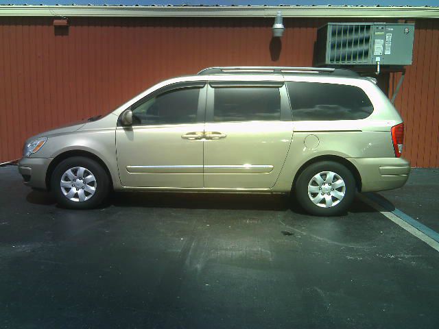 2007 Hyundai Entourage FWD 4dr Sport