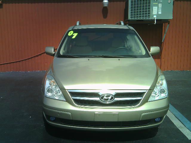 2007 Hyundai Entourage FWD 4dr Sport