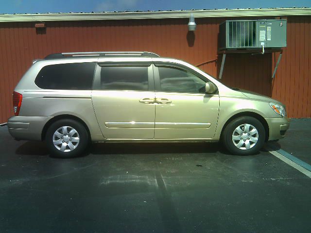 2007 Hyundai Entourage FWD 4dr Sport