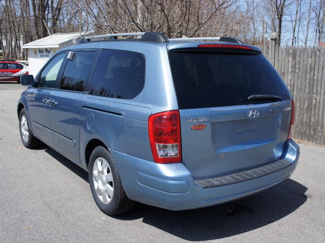 2007 Hyundai Entourage SE