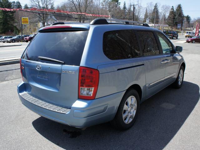 2007 Hyundai Entourage SE