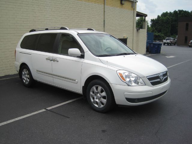 2007 Hyundai Entourage FWD 4dr Sport