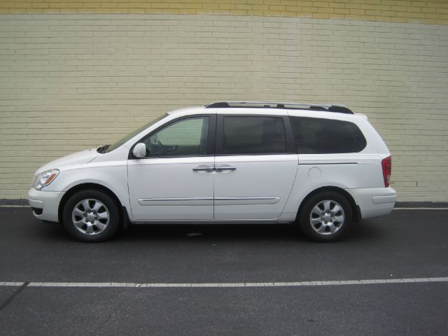 2007 Hyundai Entourage FWD 4dr Sport