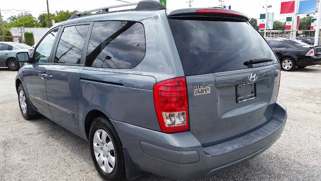 2007 Hyundai Entourage T6 Sport Utility 4D