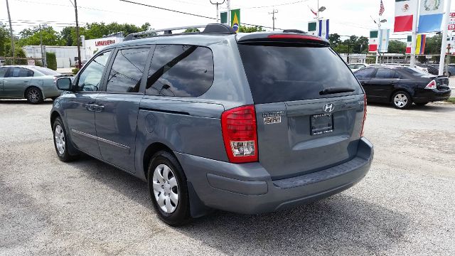 2007 Hyundai Entourage T6 Sport Utility 4D