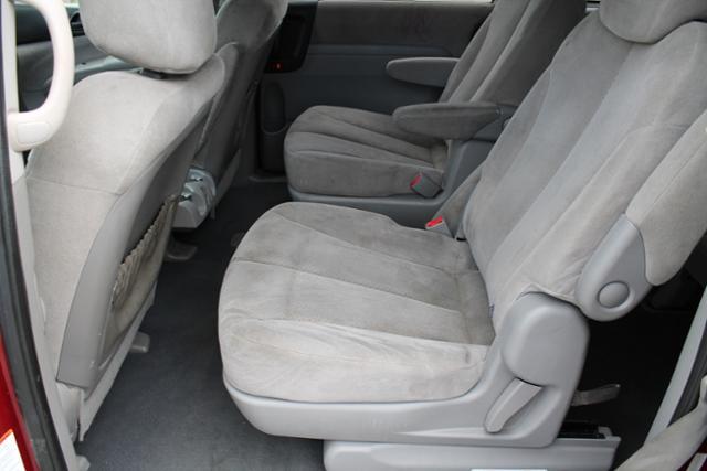 2008 Hyundai Entourage FWD 4dr Sport