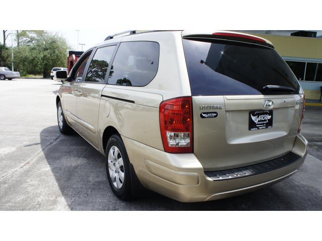 2008 Hyundai Entourage FWD 4dr Sport