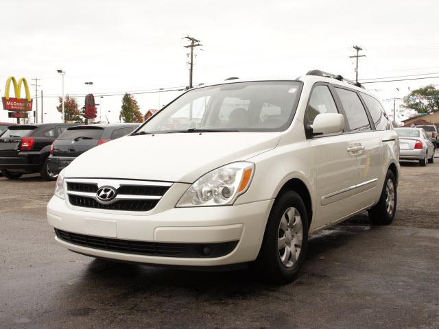 2008 Hyundai Entourage FWD 4dr Sport