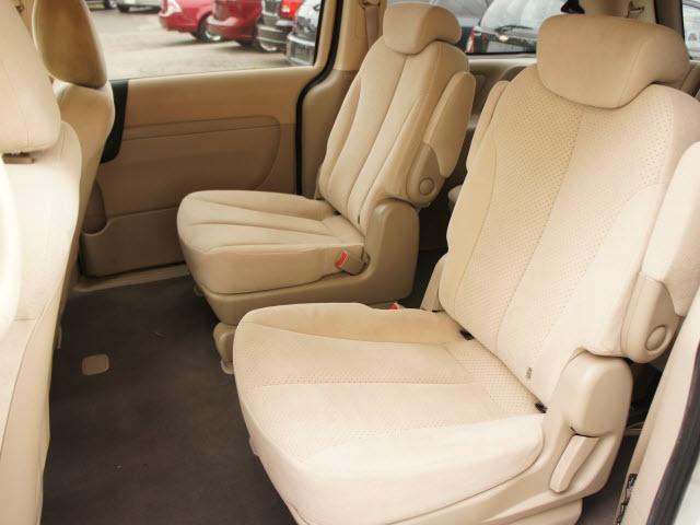 2008 Hyundai Entourage FWD 4dr Sport