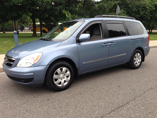 2008 Hyundai Entourage FWD 4dr Sport