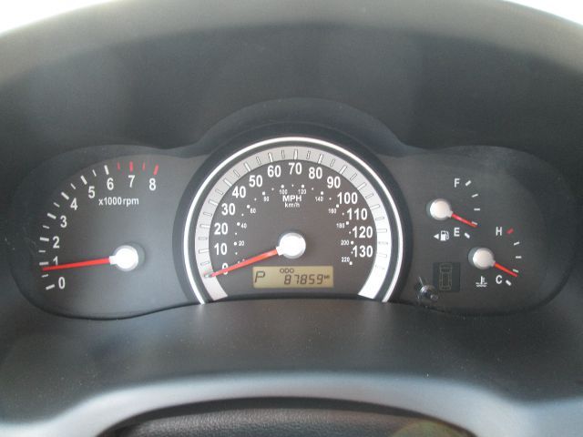 2008 Hyundai Entourage FWD 4dr Sport