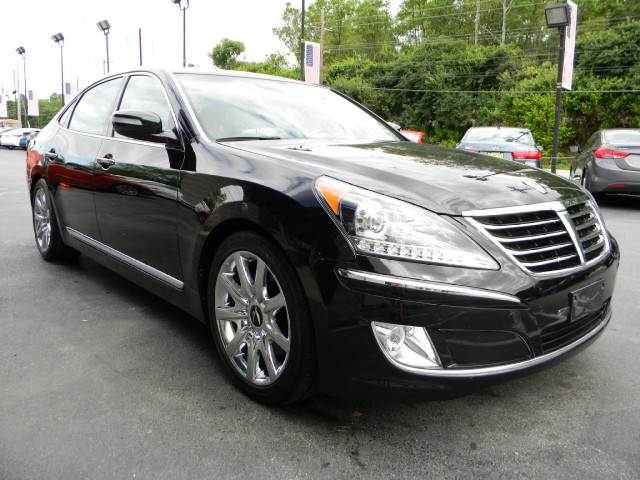 2011 Hyundai Equus AWD W/navigation 1 Owner Carfax