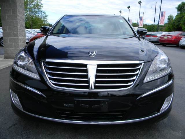 2011 Hyundai Equus AWD W/navigation 1 Owner Carfax