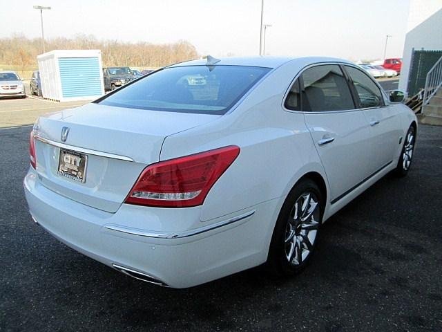 2011 Hyundai Equus AWD W/navigation 1 Owner Carfax