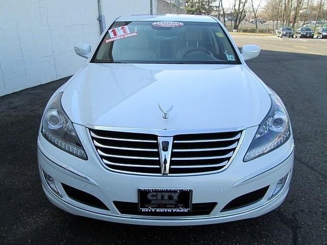 2011 Hyundai Equus AWD W/navigation 1 Owner Carfax