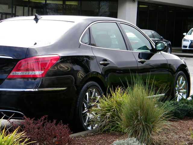 2011 Hyundai Equus AWD W/navigation 1 Owner Carfax