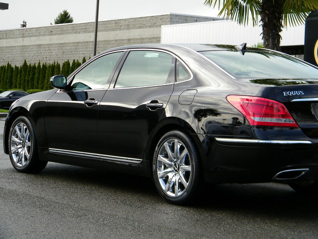 2011 Hyundai Equus AWD W/navigation 1 Owner Carfax