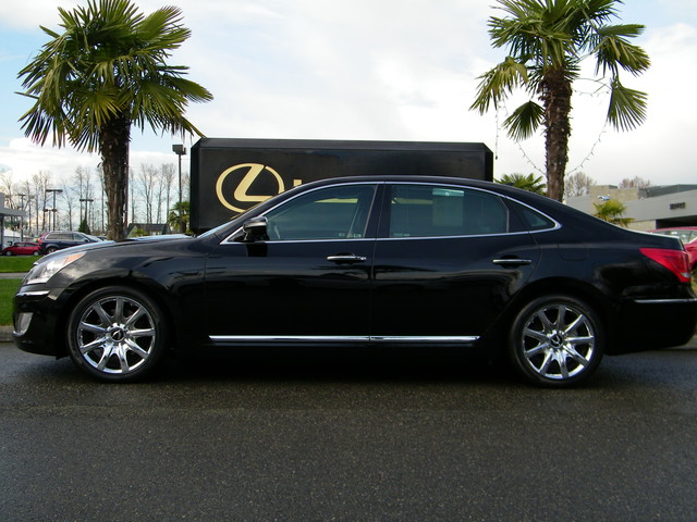 2011 Hyundai Equus AWD W/navigation 1 Owner Carfax