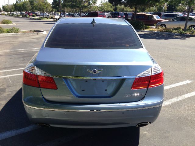 2009 Hyundai Genesis 4WD 35