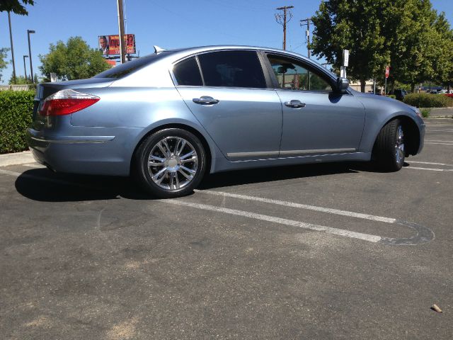 2009 Hyundai Genesis 4WD 35