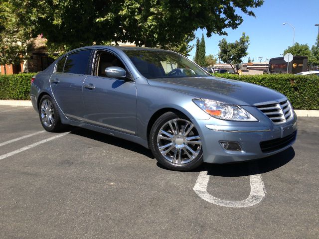 2009 Hyundai Genesis 4WD 35