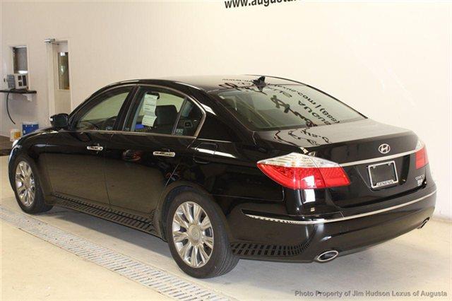 2009 Hyundai Genesis GLS 4 Dr Sedan FWD
