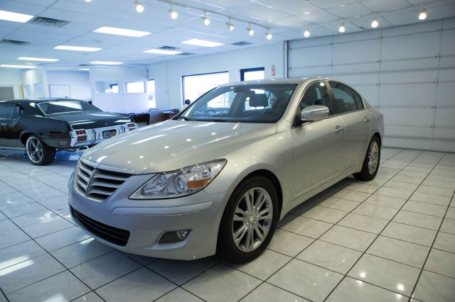 2010 Hyundai Genesis 4WD 35