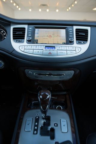 2010 Hyundai Genesis 4WD 35