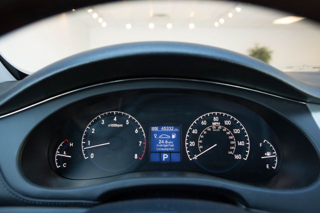 2010 Hyundai Genesis 4WD 35