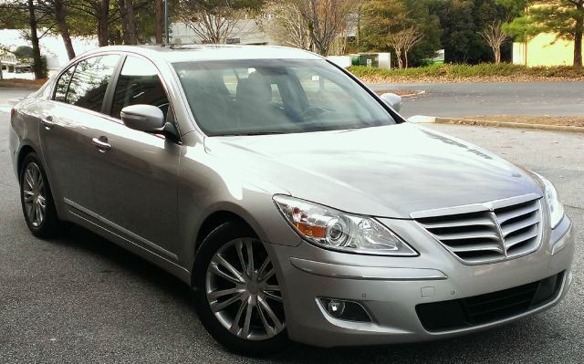 2011 Hyundai Genesis 4WD 35