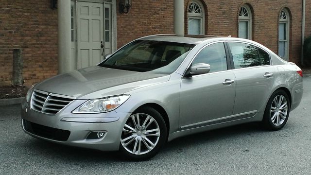 2011 Hyundai Genesis 4WD 35