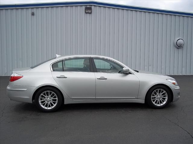 2011 Hyundai Genesis 4dr 4WD Limited