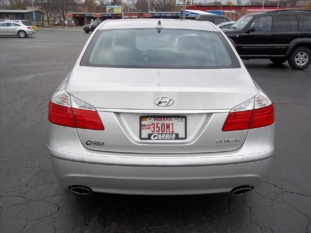 2011 Hyundai Genesis 4dr 4WD Limited