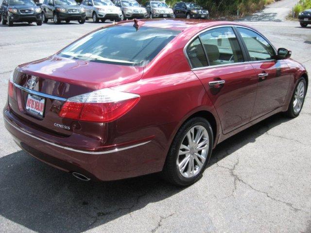 2011 Hyundai Genesis Adventurer Model 4WD
