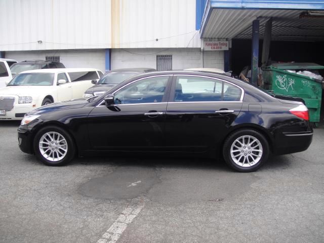 2011 Hyundai Genesis 1-LT