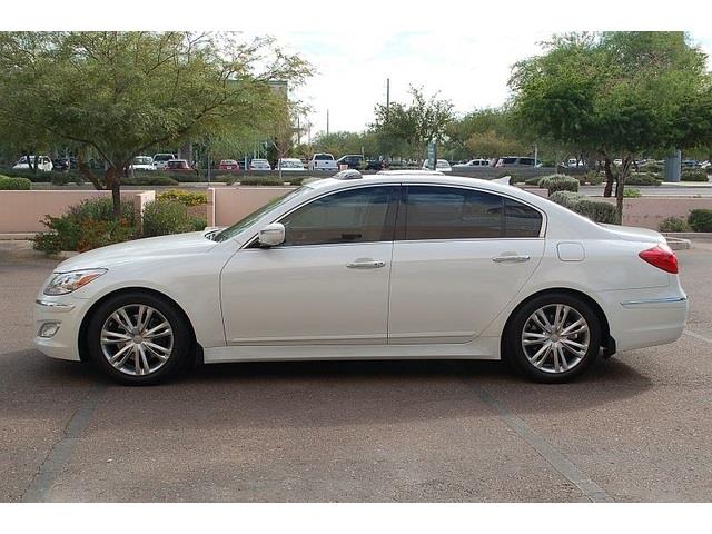2012 Hyundai Genesis 4dr 4WD Limited