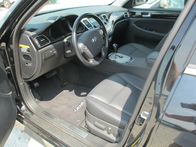 2012 Hyundai Genesis 1-LT