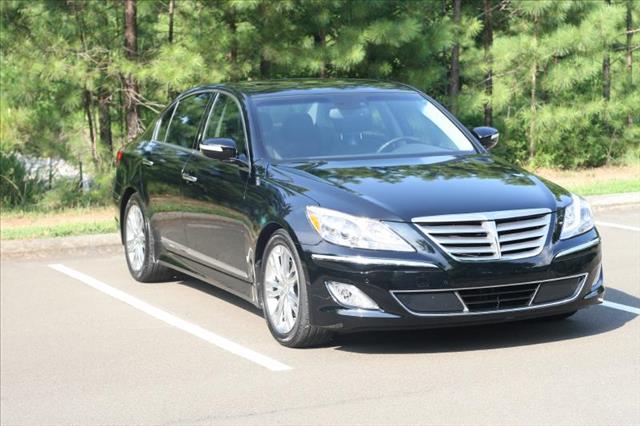 2012 Hyundai Genesis REG CAB 84 CA XLT