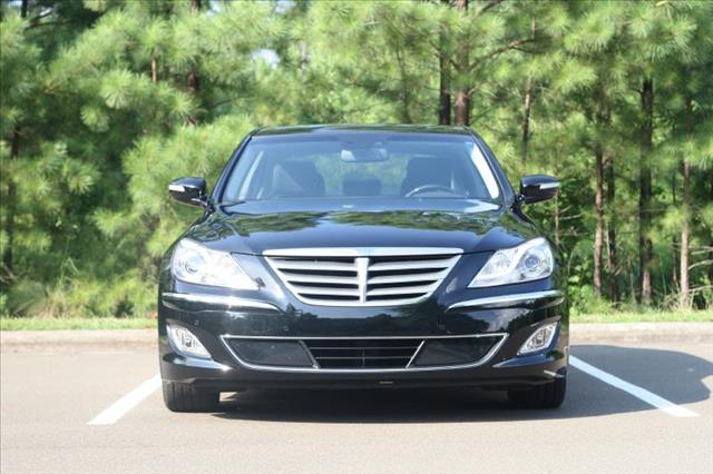 2012 Hyundai Genesis REG CAB 84 CA XLT