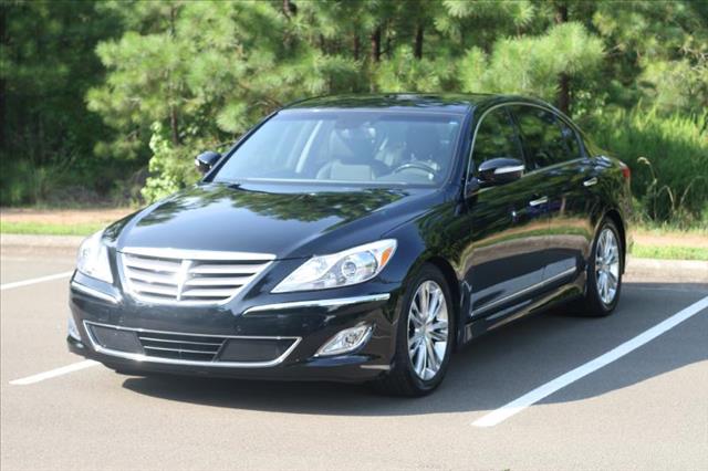 2012 Hyundai Genesis REG CAB 84 CA XLT