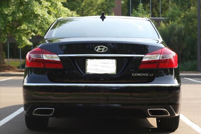 2012 Hyundai Genesis REG CAB 84 CA XLT